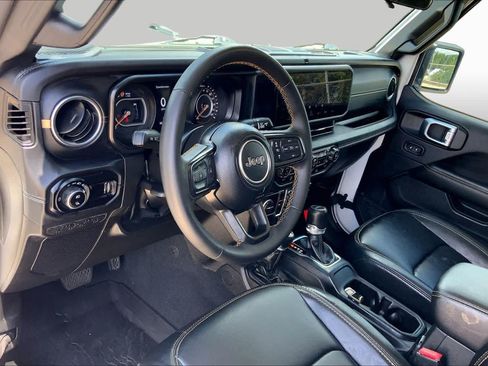 Used 2024 Jeep Gladiator Sport AWD/4WD image 16
