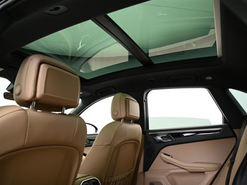 Used 2025 Porsche Macan image 35