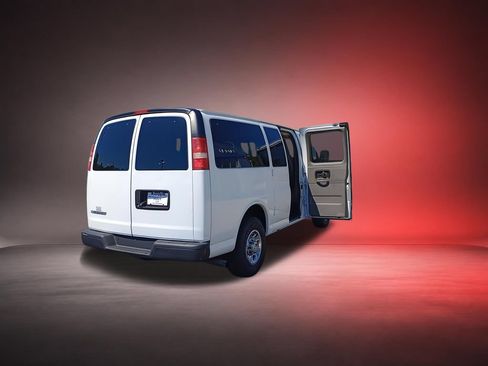 Used 2017 Chevrolet Express 2500 LS RWD image 8