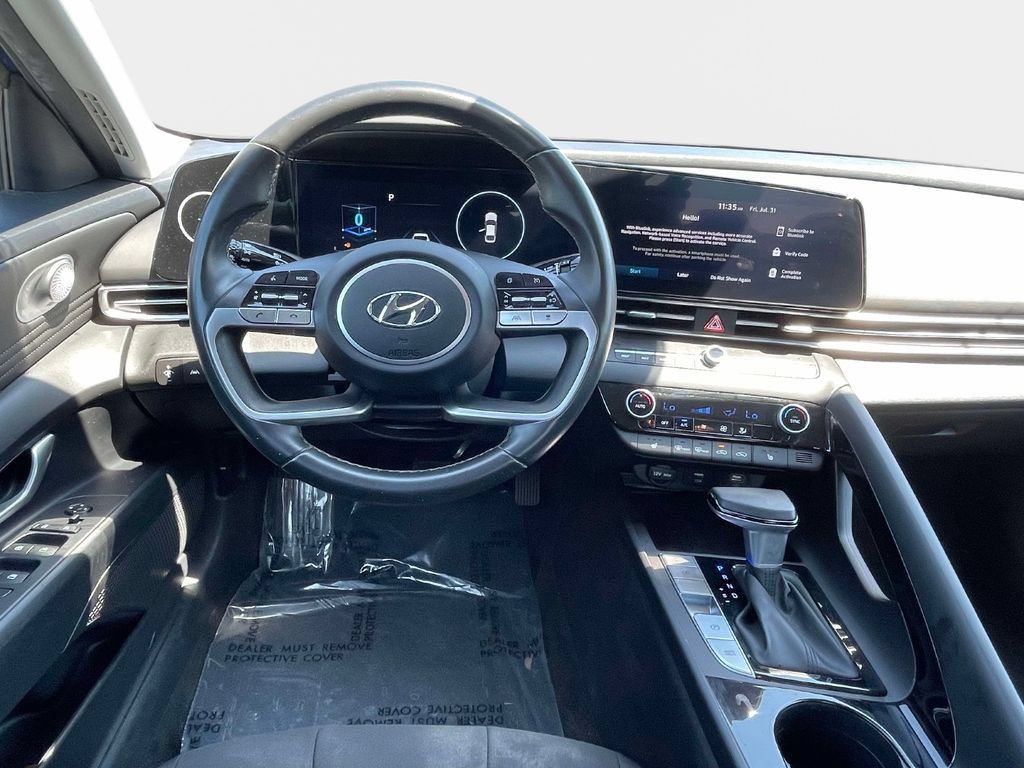 Used 2023 Hyundai Elantra SEL w/ Convenience Package FWD image 11