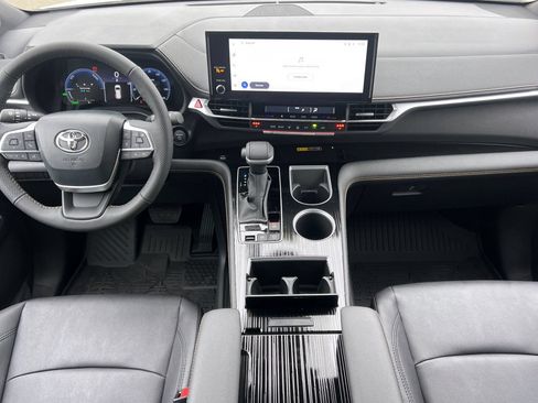 New 2026 Toyota Sienna XLE Woodland Edition AWD/4WD image 13