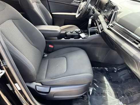 Used 2023 Kia Sportage LX AWD/4WD image 9