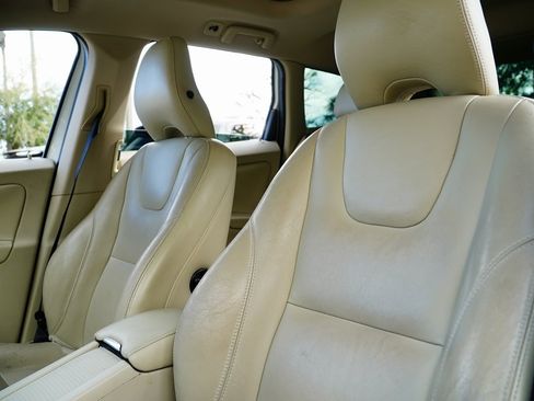 Used 2015 Volvo XC60 T5 Platinum image 14