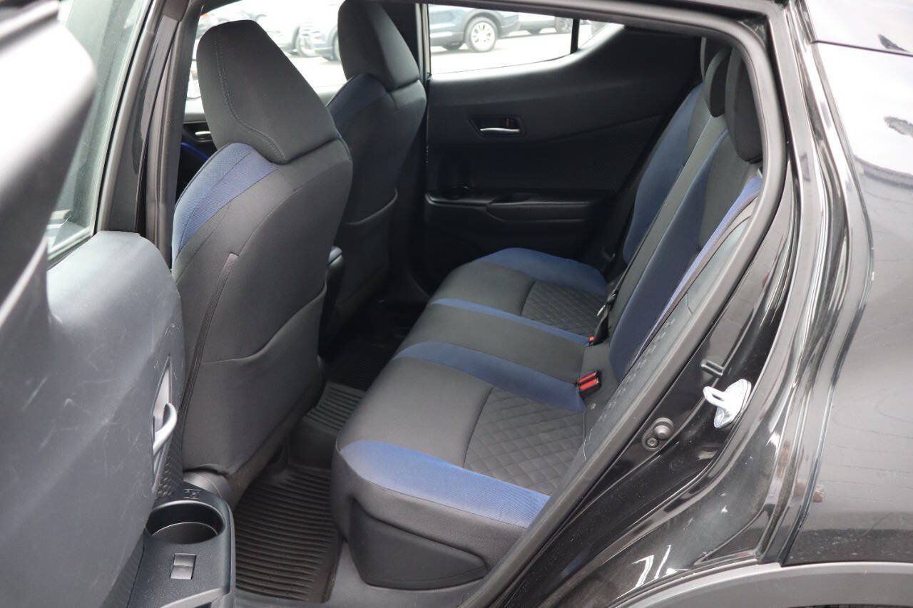 Used 2020 Toyota C-HR XLE FWD image 5