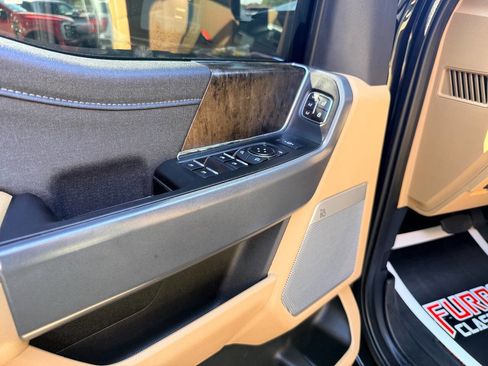 Used 2023 Ford F250 Lariat w/ Chrome Package image 18