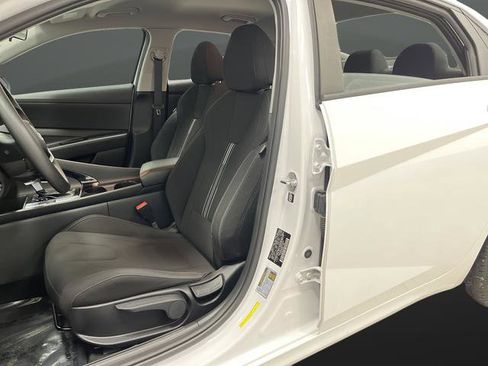 Used 2021 Hyundai Elantra Blue image 4