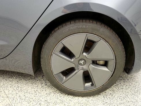 Used 2023 Tesla Model 3 Standard Range image 9