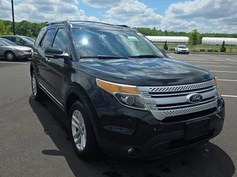 Used 2015 Ford Explorer XLT AWD/4WD image 3