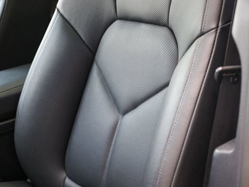 Certified 2026 Porsche Macan AWD/4WD image 38