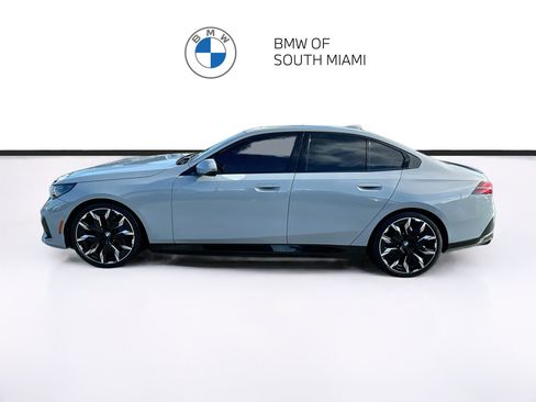 Certified 2025 BMW i5 eDrive40 w/ M Sport Package AWD/4WD image 4