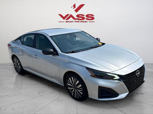 Used 2024 Nissan Altima 2.5 SV FWD image 7