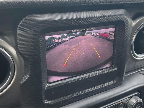 Used 2020 Jeep Wrangler Unlimited Sahara AWD/4WD image 14