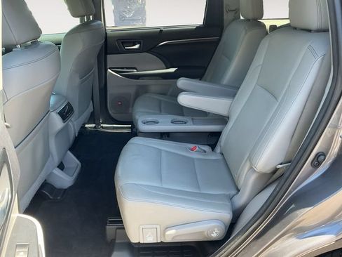 Used 2015 Toyota Highlander Limited AWD/4WD image 13