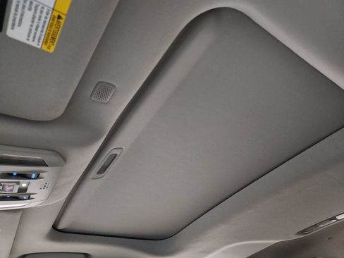 Used 2021 Toyota Highlander Limited FWD image 47