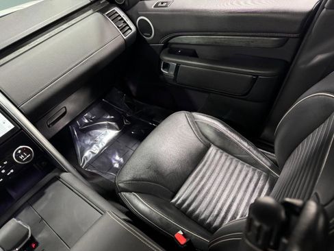 Used 2023 Land Rover Discovery S R-Dynamic image 18