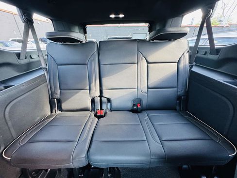 Used 2025 Chevrolet Suburban Premier AWD/4WD image 19