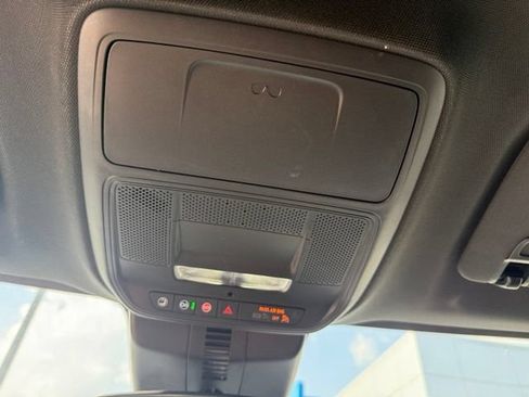 Used 2025 Chevrolet Traverse LT AWD/4WD image 15