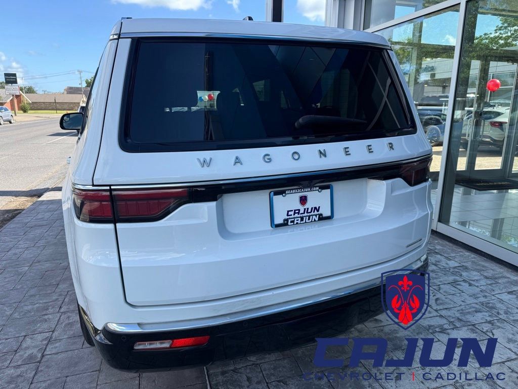 Used 2024 Jeep Wagoneer Series III AWD/4WD image 3