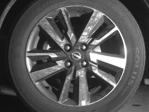Used 2025 Nissan Versa SV FWD image 12
