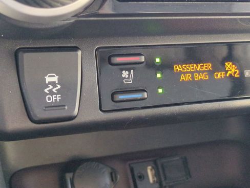 Used 2019 Toyota RAV4 Limited image 24