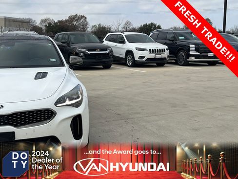 Used 2019 Kia Stinger GT2 image 3