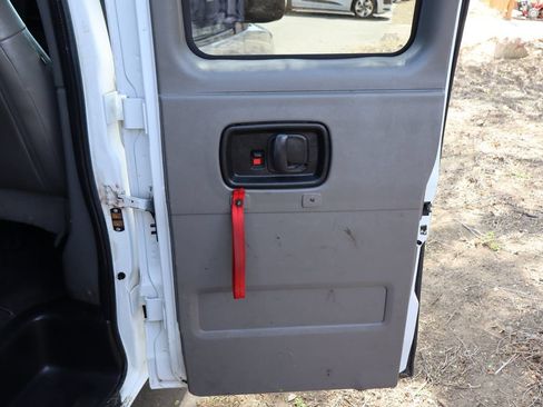 Used 2017 Chevrolet Express 3500 LT RWD image 26