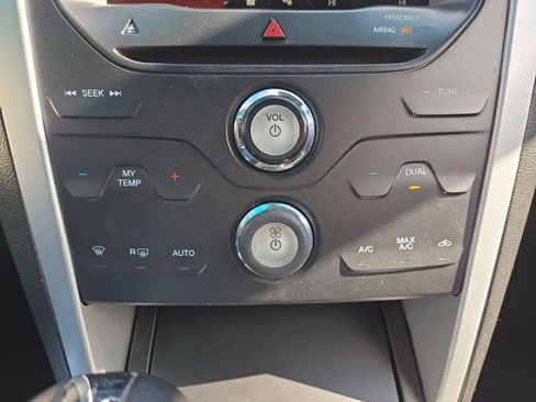 Used 2015 Ford Explorer XLT w/ Equipment Group 202B image 19