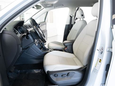 Used 2018 Volkswagen Tiguan SE image 15