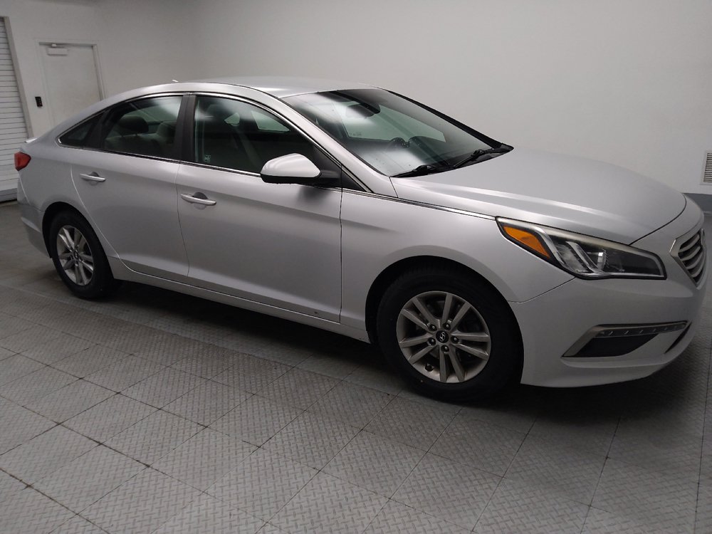 Used 2015 Hyundai Sonata SE w/ Option Group 02 FWD image 11