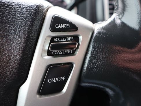 Used 2018 Nissan Titan SV w/ SV Convenience Package image 31