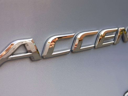 Used 2012 Hyundai Accent GLS image 41