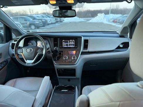 Used 2019 Toyota Sienna XLE w/ XLE Navigation Package image 25