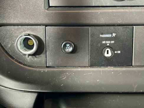 Used 2024 GMC Savana 2500 w/ Driver Convenience Package RWD image 18