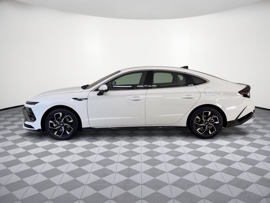 Used 2025 Hyundai Sonata SEL FWD image 2
