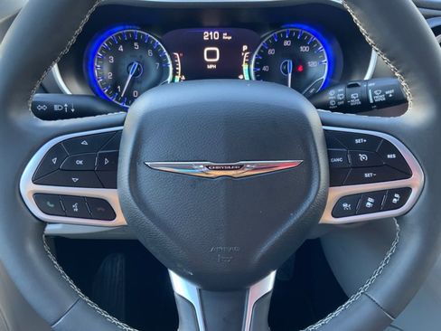 Used 2024 Chrysler Pacifica Touring-L image 16