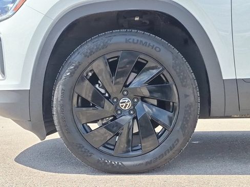 Used 2024 Volkswagen Atlas SE FWD image 23