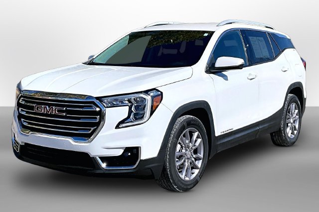 Used 2024 GMC Terrain SLT w/ LPO, Floor Liner Package FWD image 3