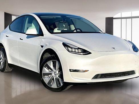 Used 2023 Tesla Model Y Long Range AWD/4WD image 3