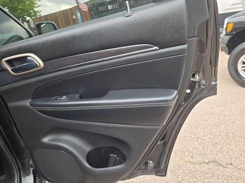 Used 2017 Jeep Grand Cherokee Overland w/ Jeep Active Safety Group image 22