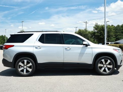 Used 2019 Chevrolet Traverse LT w/ LT Premium Package FWD image 4