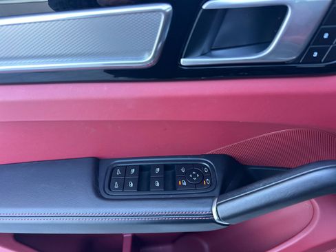 Certified 2022 Porsche Cayenne image 12
