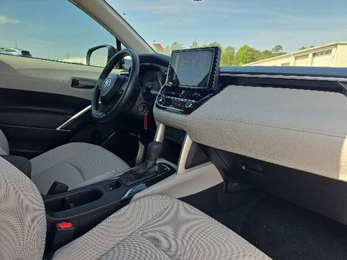 Used 2025 Toyota Corolla Cross L FWD image 19