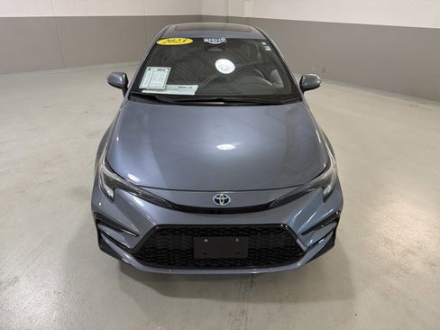 Used 2023 Toyota Corolla SE w/ SE Package image 3
