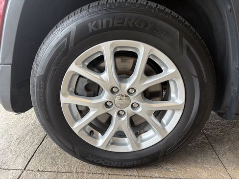 Used 2014 Jeep Cherokee Latitude AWD/4WD image 10