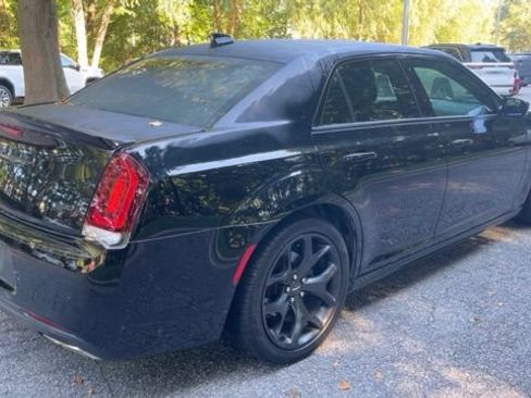 Used 2021 Chrysler 300 S w/ S Model Appearance Package RWD image 9
