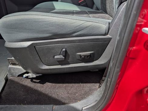 Used 2018 RAM 1500 SLT AWD/4WD image 12