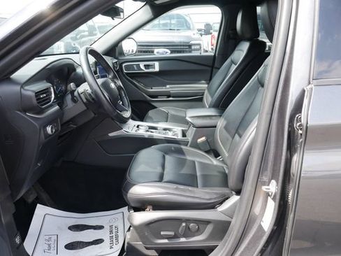 Used 2020 Ford Explorer XLT w/ Equipment Group 202A image 2