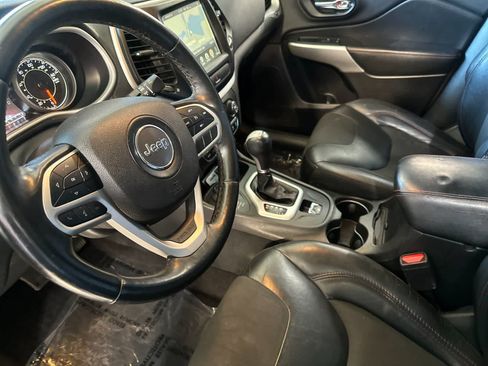 Used 2018 Jeep Cherokee Trailhawk w/ Comfort/Convenience Group AWD/4WD image 12