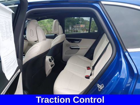 Used 2025 Mercedes-Benz GLC 300 4MATIC image 16