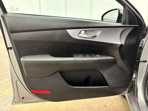 Used 2023 Kia Forte LXS w/ LXS Technology Package FWD image 18